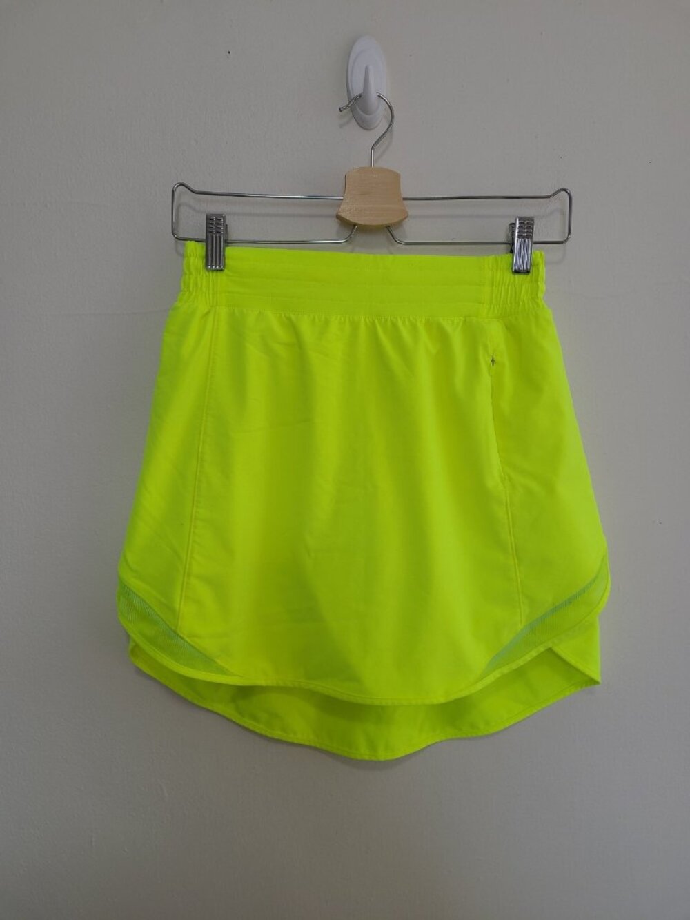 Lululemon Hotty Hot High Rise Skirt Women's 6 Skort Neon Yellow